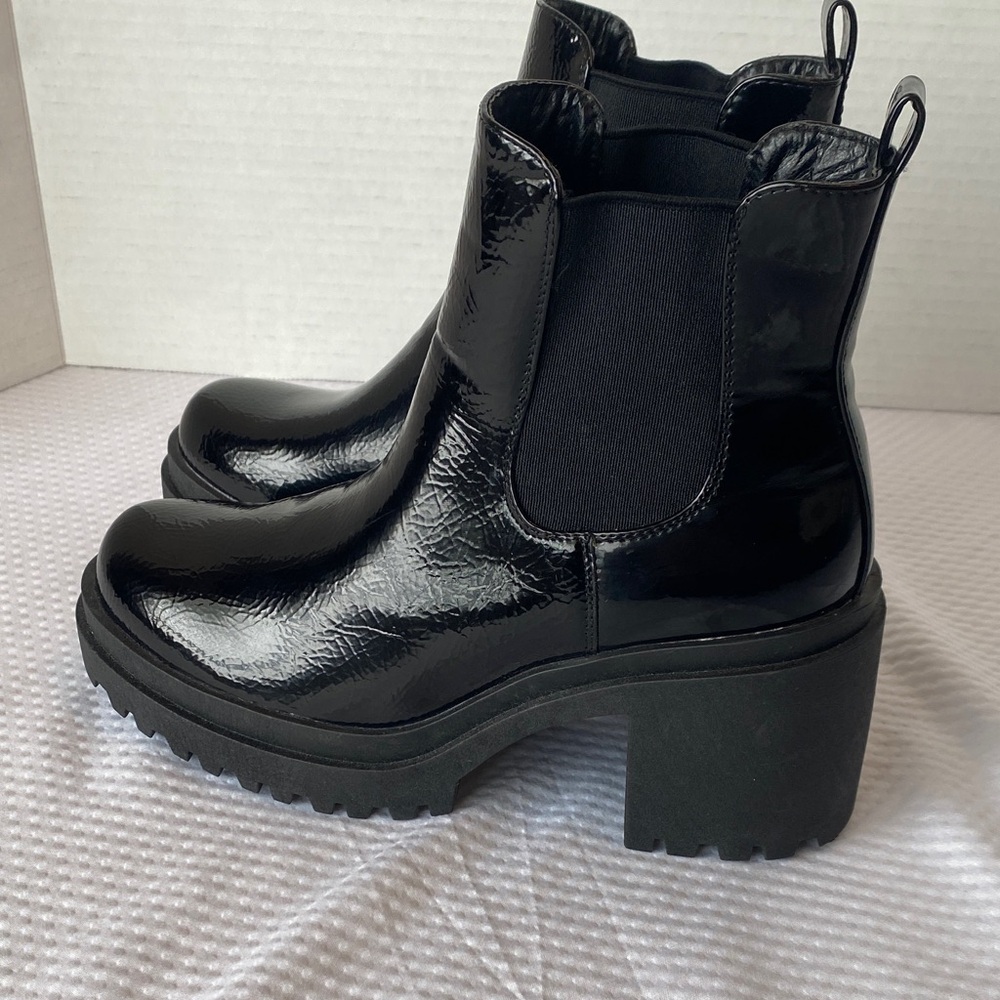 Diba Glossy Black Patent Leather Print Platform Heeled Boots Chelsea Sz 6.5 NWOT - Picture 2 of 14